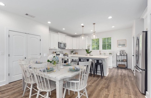 Auburn House | 3 bed/2.5 bath private home in charming Auburn AL with large fenced in yard.