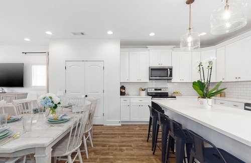 Auburn House | 3 bed/2.5 bath private home in charming Auburn AL with large fenced in yard.