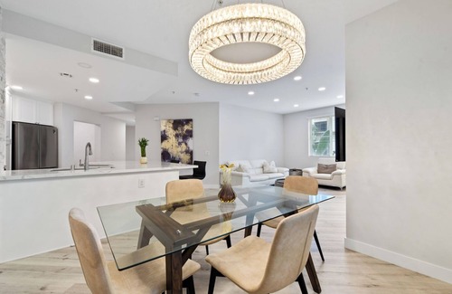 Airport Area Condo | 3 Bed, 2 Bath 1340 sq/ft Luxury Condo in Irvine