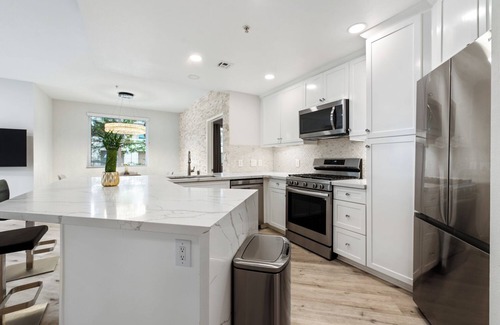 Airport Area Condo | 3 Bed, 2 Bath 1340 sq/ft Luxury Condo in Irvine
