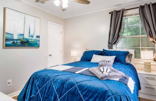 Lakeshore South House | 3 Bed 2 Bath -- Built 1941 Renovated 2021