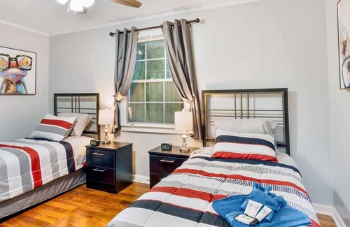 Lakeshore South House | 3 Bed 2 Bath -- Built 1941 Renovated 2021