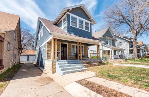Wichita House | 3 Bed 2 Bath by College Hill w Fitness Room