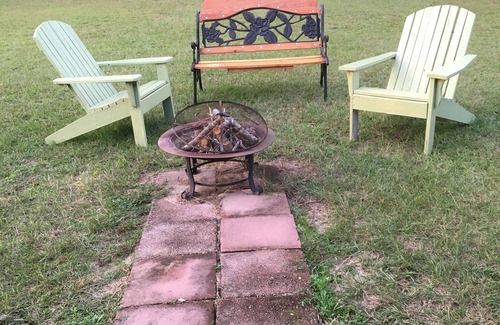 Rincon House | 3 bed /2 bath comfy retreat near Sav without being right in the city