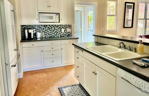 Chico House | 3 bed/2 bath Craftsman Summer Charmer