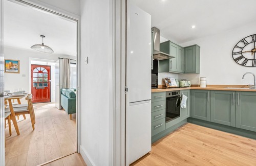 Stratton House | 3 bed, 2 bath, garden, parking