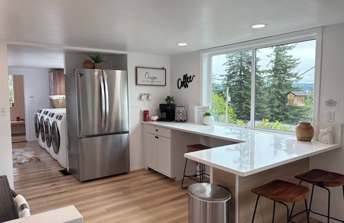 Coos Bay House | 3 Bed-2 Bath Home-Hot Tub, Workout & Game Room, Tree Fort, WiFi, Views