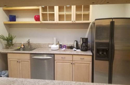 Farm Hills House | 3 bed 2 bath home in heart of Silicon Valley