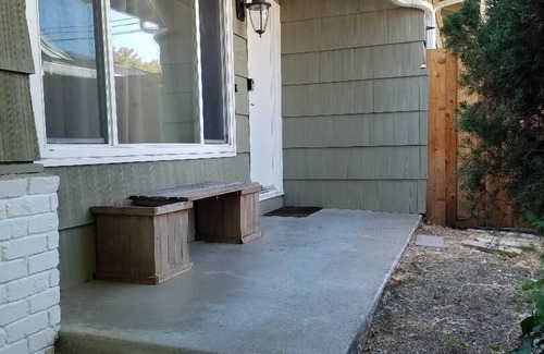 Farm Hills House | 3 bed 2 bath home in heart of Silicon Valley