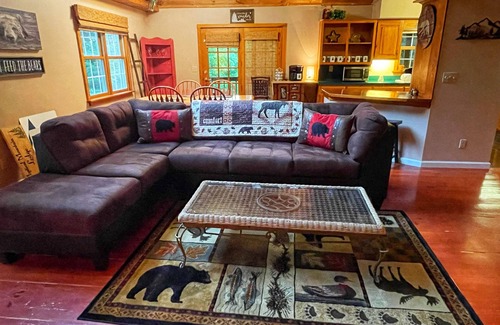 Cosby House | 3 Bed 2 Bath~Hot Tub~Fire Pit~Game Room~Popcorn Machine~Hammocks~Mountain Views.