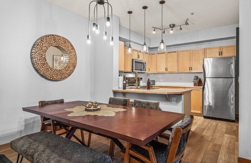 Cougar Creek Condo | 3 bed/2 bath Lodges Escape Sleeps 10/Pool/Hot Tubs