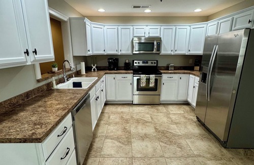 Richmond Apartment | 3 Bed 2 Bath Modern Apartment, Utilities Included, Near I-75