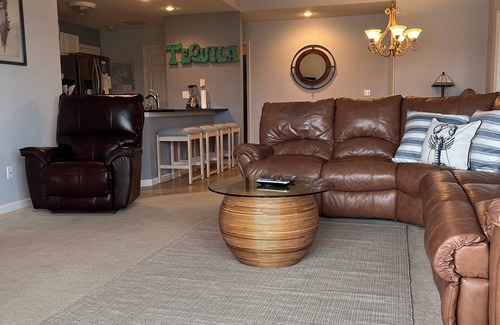 Lakeland Condo | 3 bed 2 bath Sleeps 8 Lakefront Main Channel views at the 1MM! 2 pools