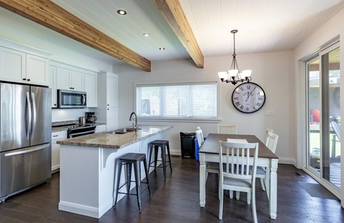 Port Carling Villa | 3 + bed 2 bath Villa on Lake Muskoka