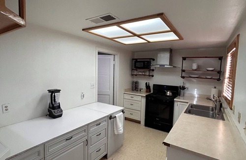 Merced House | 3 bed 2bath Pet friendly