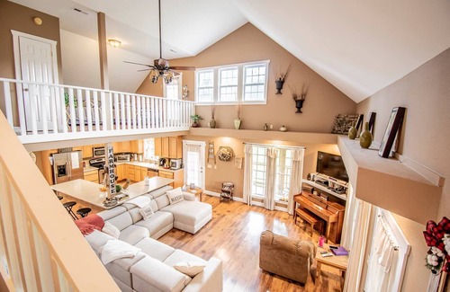 Parrottsville House | 3 Bed 3 Bath-Large Wrap Around Porch Family Friendly, Hot Tub, WiFi