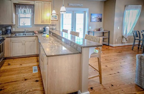 Gulf Lagoon Beach Cottage | 3-bed /3-bath cottage house in a quiet community. 3 minute walk to the beach