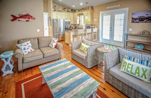 Gulf Lagoon Beach Cottage | 3-bed /3-bath cottage house in a quiet community. 3 minute walk to the beach