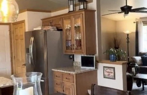Ashwaubenon House | 3-Bed 3-Full Bath Walk to Lambeau
