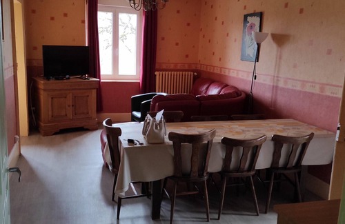 Travexin Cottage | 3-bed apartment near trails, with laundry facilities