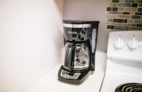 Athens Apartment | 3-Bed Athens Getaway right near UGA! Pool, Parking, SmartTV