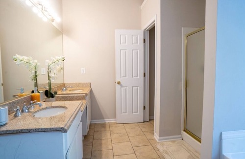 Loganville House | 3 bed/bath Loganville manor
