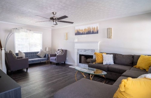Loganville House | 3 bed/bath Loganville manor
