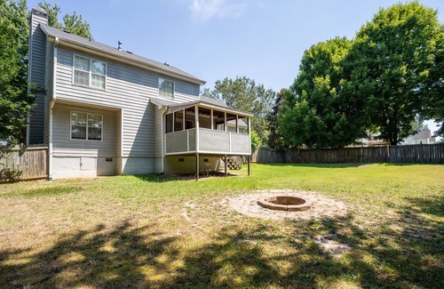 Loganville House | 3 bed/bath Loganville manor