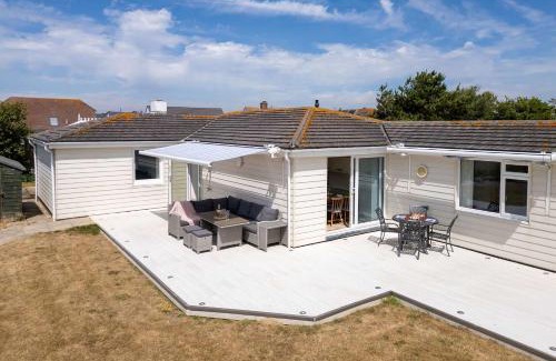 East Wittering House | 3-Bed Beach Bungalow & Garden 150m to Sea
