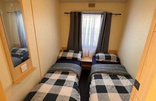 Rhyl Ski Chalet | 3 Bed Caravan 8 Berth Pet Friendly Parking