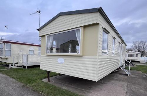 Rhyl Ski Chalet | 3 Bed Caravan 8 Berth Pet Friendly Parking