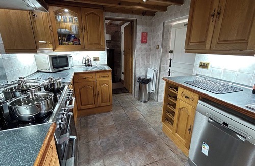 Cauldon Low Other | 3 Bed Character Farm Cottage Alton Towers Polar Bears Peak District