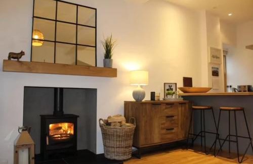 Melrose Apartment | 3 Bed Cottage, Melrose-Log Burner and Eildon Views