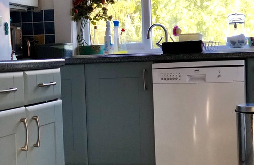 Ballygally House | 3 Bed Cottage - Sleeps 6 - Pets - Garden - Parking