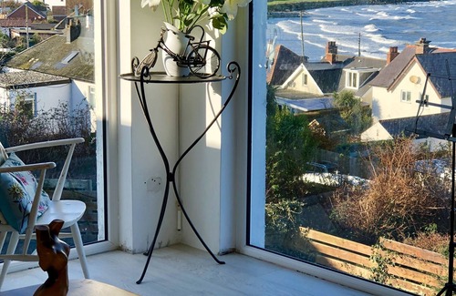 Ballygally House | 3 Bed Cottage - Sleeps 6 - Pets - Garden - Parking