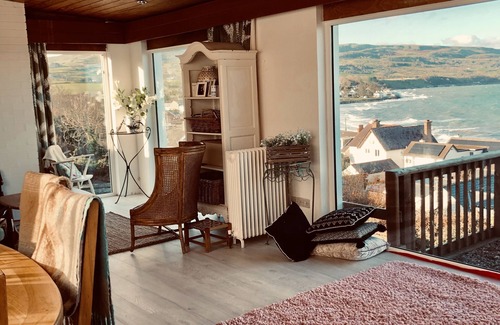 Ballygally House | 3 Bed Cottage - Sleeps 6 - Pets - Garden - Parking