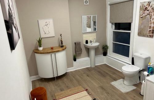 Antrim Apartment | 3 bed Cozy Antrim Apartment with Great Views