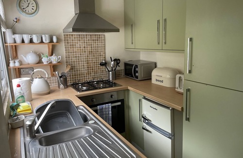 Grimsby Ski Chalet | 3 bed dog friendly Beach House