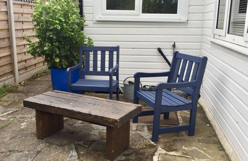 Grimsby Ski Chalet | 3 bed dog friendly Beach House