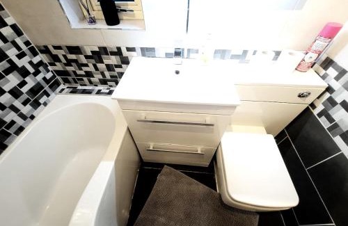 Huddersfield Apartment | 3-Bed Family Haven with Free Parking
