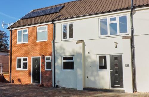 Rushmoor District House | 3 Bed Farnborough Air Accommodation