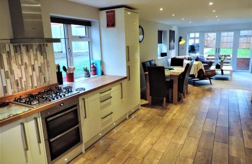 Rushmoor District House | 3 Bed Farnborough Air Accommodation