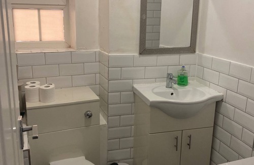 Newington Apartment | 3 Bed Flat - Sleeps 6 - Parking - Wifi