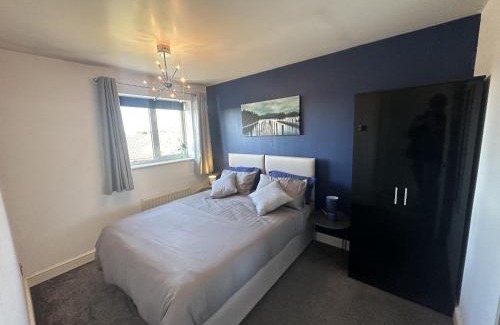 Stoke-on-Trent House | 3 Bed Home for Contractors & Relocators with Parking, Garden & WiFi 30 mins to Alton Towers