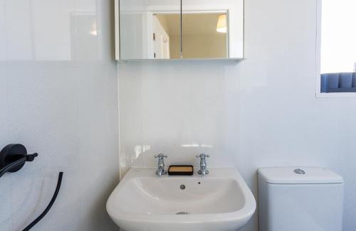 Newcastle-upon-Tyne House | 3 Bed Home From Home, Family, Workers And Friends