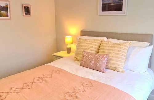 Rhondda House | 3 bed home with garden, valley views, nr Cardif