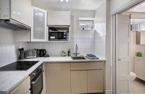 Newham House | 3 Bed Home w/ 2 Bathrooms &free parking Sleeps 6