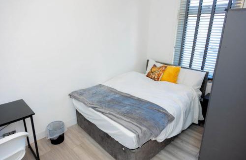 Abbey Wood Apartment | 3-Bed House by Abbey Wood Station