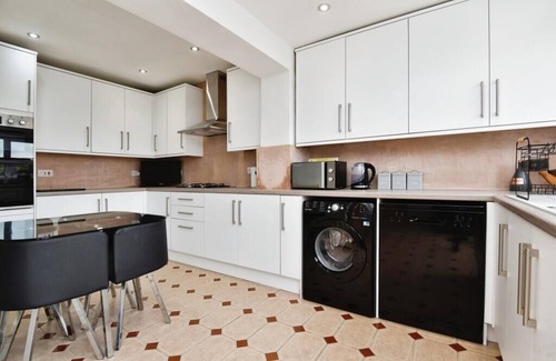 Stoke-on-Trent House | 3 Bed House | Contractors | Relocators
