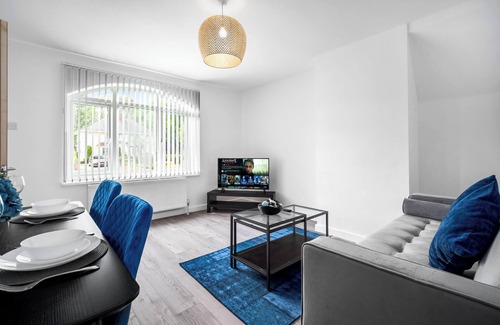 Wolverhampton House | 3 bed house/free parking/contractors/families